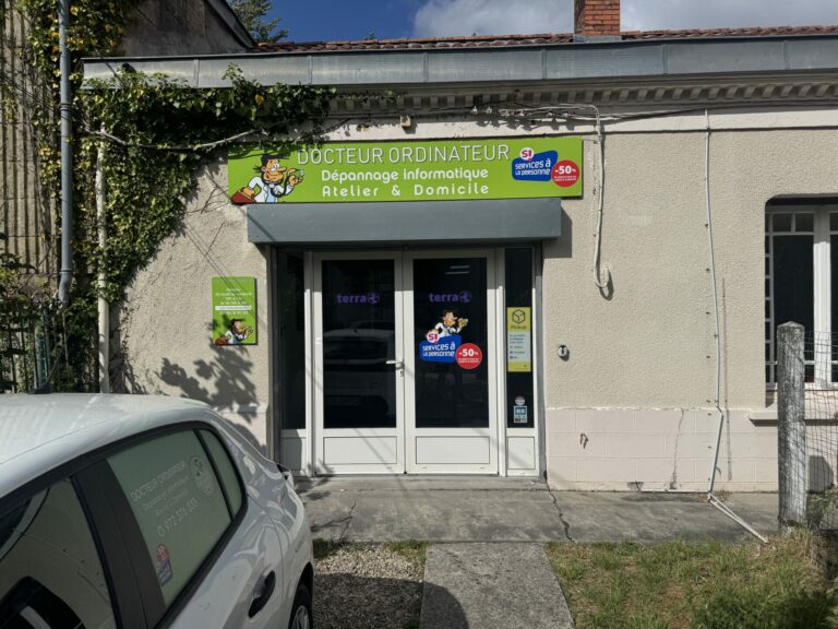 Entrée de l'agence Odtek située à Saint-Médard : accueil de vos experts en solutions informatiques pour professionnels.