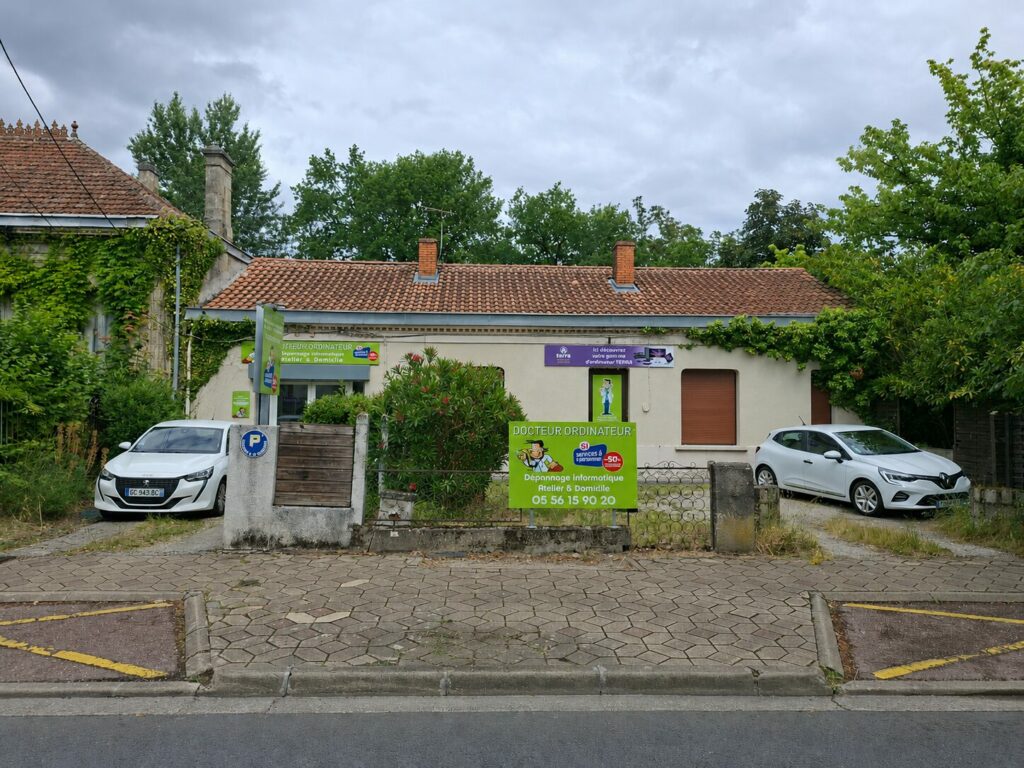 Entrée de l'agence Odtek située à Saint-Médard : accueil de vos experts en solutions informatiques pour professionnels.
